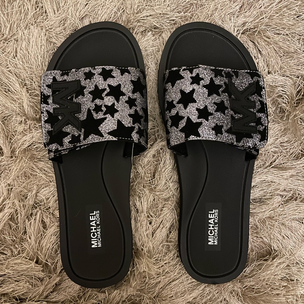 BRAND NEW- Silver/Black Star Michael Kors pool slide sandals size 7